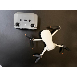 Dron DJI MINI 2 Fly More Combo + akcesoria - KOMIS UŻYWANY