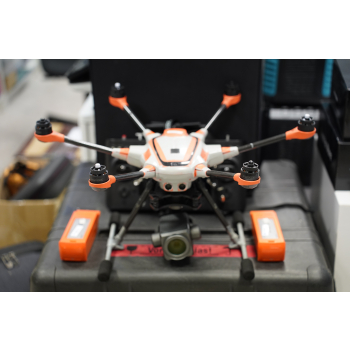 Dron Yunnec H520 + kamera E30Zoom x30 + 7 baterii + ładowarki + śmigła + plecak - Komis