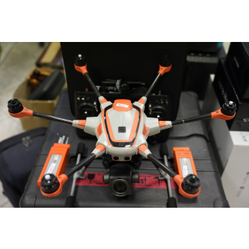 Dron Yunnec H520 + kamera E30Zoom x30 + 7 baterii + ładowarki + śmigła + plecak - Komis